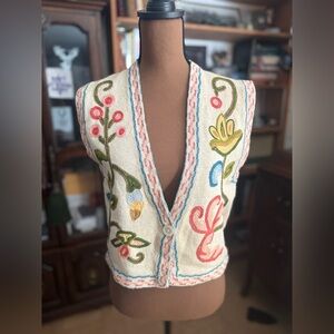 Vintage Floral Embroidered Cream Sweater Vest size M